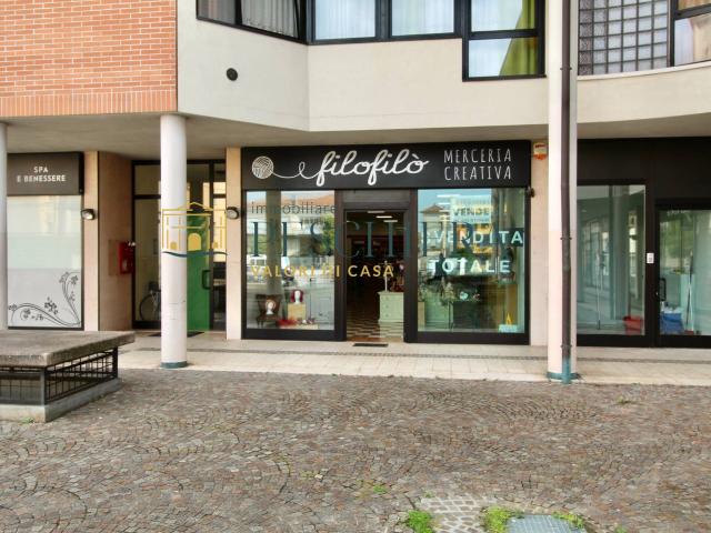 Locale commerciale in vendita a Villafranca di Verona