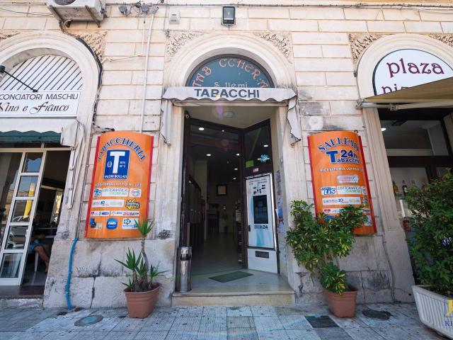 Locale commerciale in vendita a Vittoria