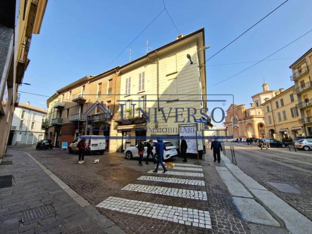 Locale commerciale in vendita a Voghera