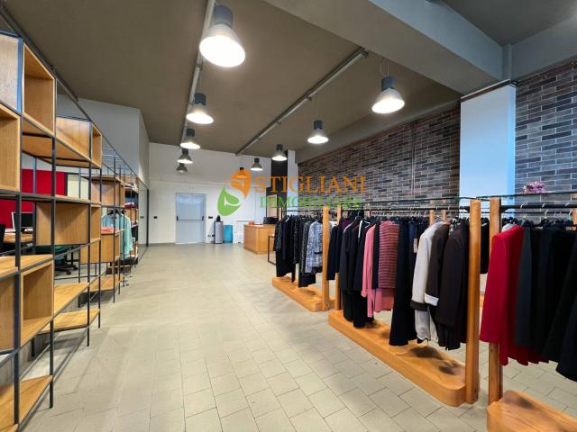 Locale in vendita a Campobasso, Periferia