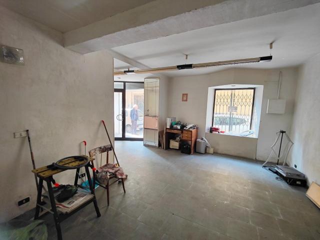 Locale commerciale in vendita, Carrara avenza
