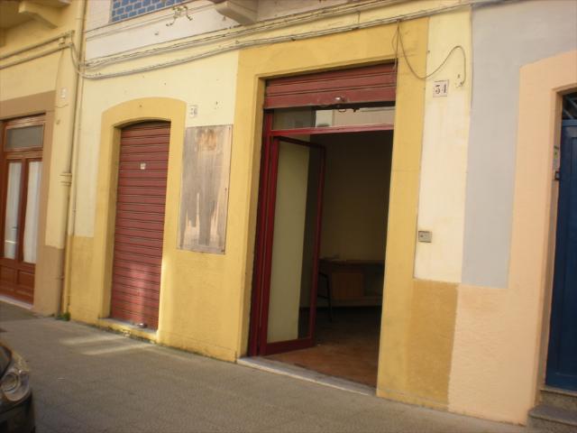 Locale commerciale in vendita in via vittorio veneto, Cerignola