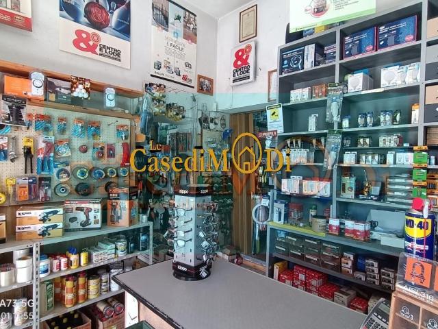 Locale commerciale in vendita, Pisa la vettola
