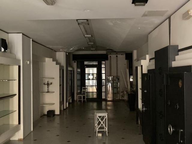 Locale commerciale in vendita, Pontedera centro