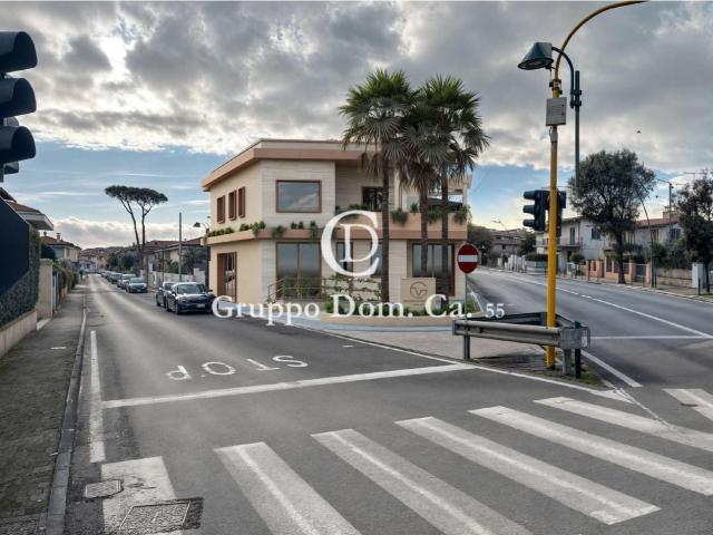 Locale commerciale nuova, Forte dei Marmi centro