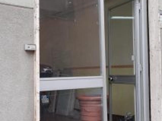 LOCALE COMMERCIALE SEMICENTRALE