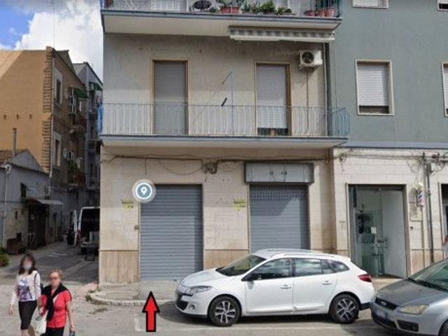 LOCALE COMMERCIALE P.ZZA UGO FOSCOLO
