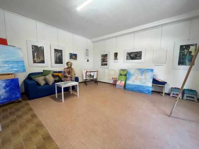 Locale commerciale ristrutturata in via paolieri 18, Orbetello
