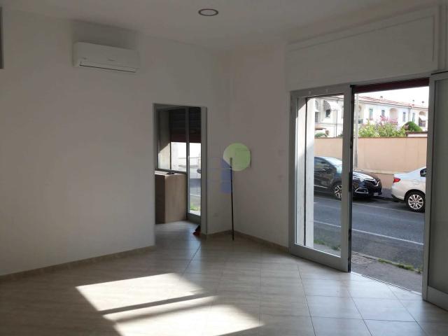 Locale commerciale ristrutturata in via toscana 34, Livorno