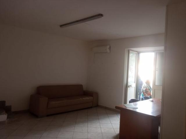 locale commerciale uso ufficio