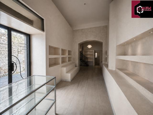 Locale commerciale/Negozio in Affitto a Aversa