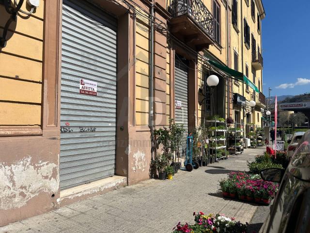 Locale commerciale/Negozio in Affitto a Cosenza