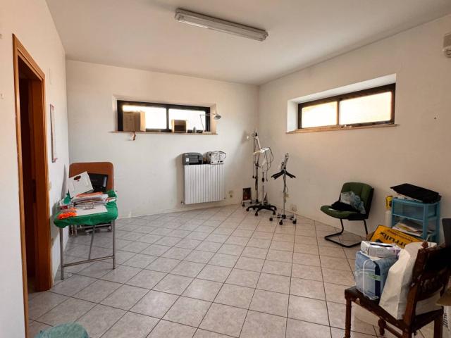 Locale commerciale/Negozio in Affitto a Grottazzolina