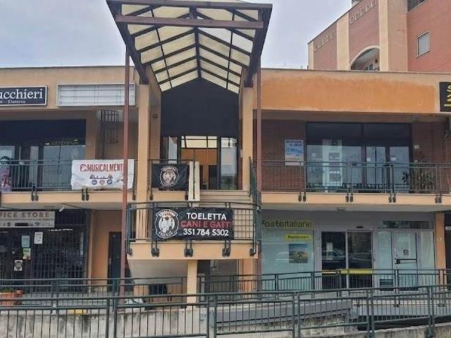 Locale commerciale/Negozio in Affitto a Latina