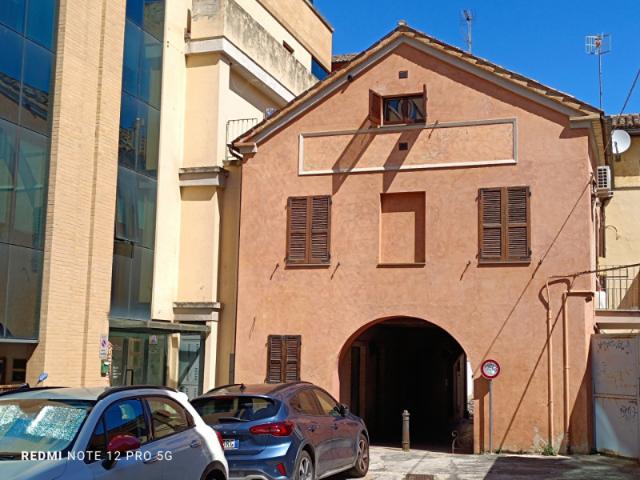 Locale commerciale/Negozio in Affitto a Macerata