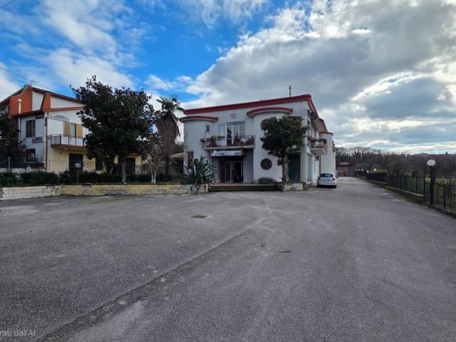 Locale commerciale/Negozio in Affitto a Mirabella Eclano