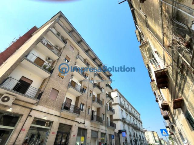 Locale commerciale/Negozio in Affitto a Napoli