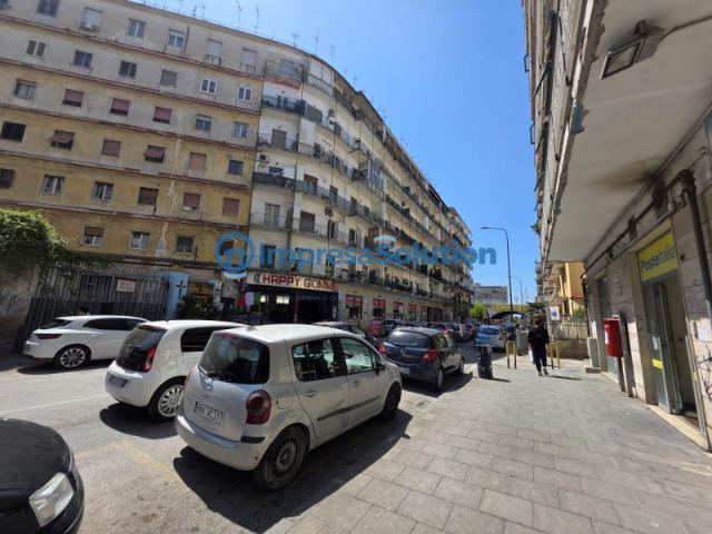 Locale commerciale/Negozio in Affitto a Napoli