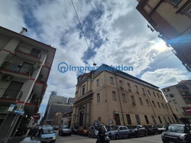 Locale commerciale/Negozio in Affitto a Napoli
