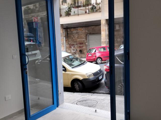 Locale commerciale/Negozio in Affitto a Napoli