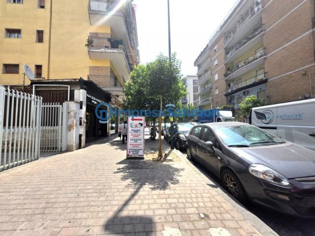 Locale commerciale/Negozio in Affitto a Napoli