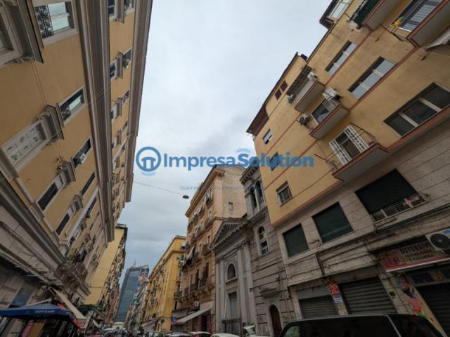 Locale commerciale/Negozio in Affitto a Napoli