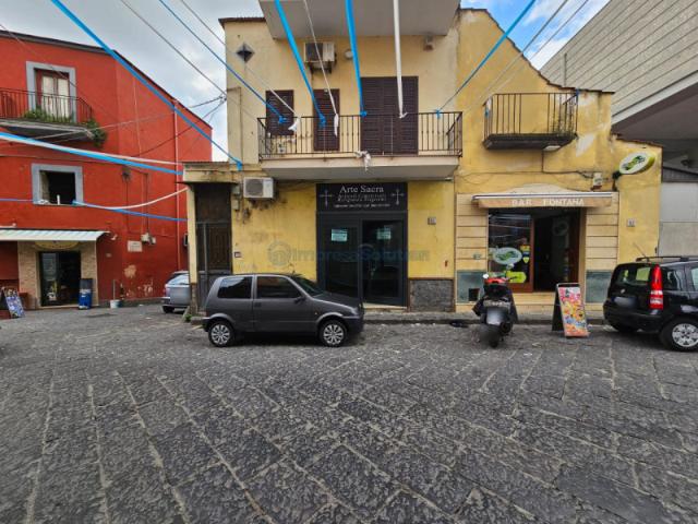 Locale commerciale/Negozio in Affitto a Napoli