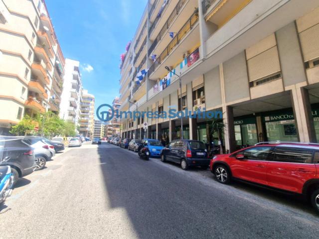 Locale commerciale/Negozio in Affitto a Napoli