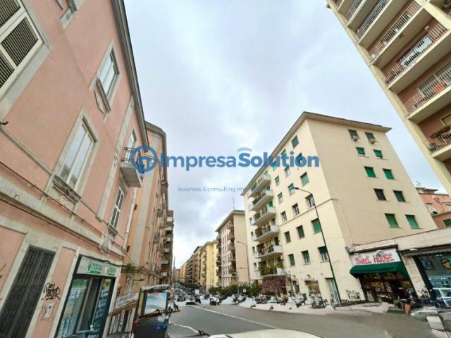 Locale commerciale/Negozio in Affitto a Napoli