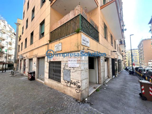 Locale commerciale/Negozio in Affitto a Napoli