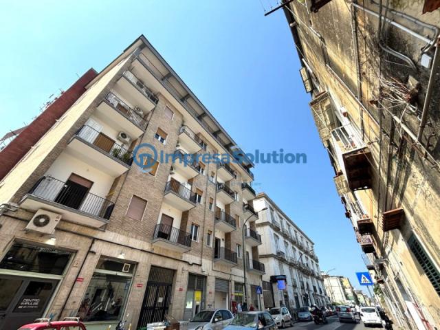Locale commerciale/Negozio in Affitto a Napoli