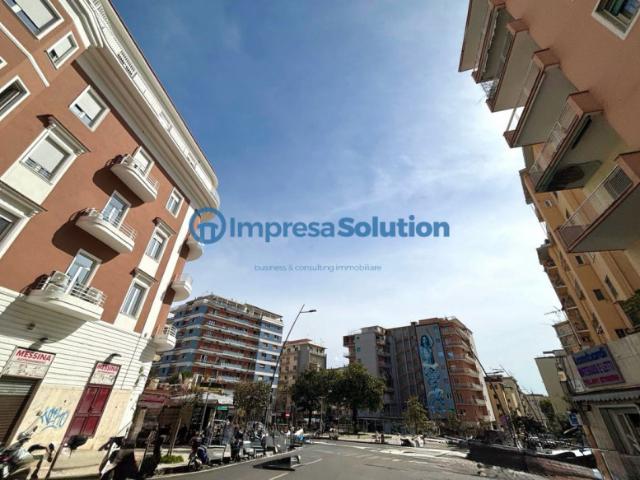 Locale commerciale/Negozio in Affitto a Napoli