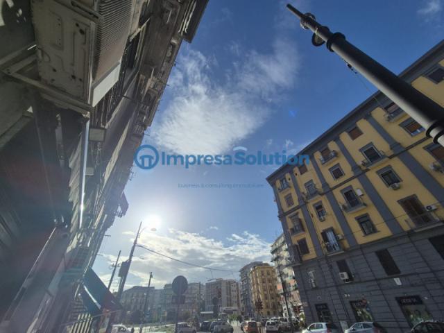 Locale commerciale/Negozio in Affitto a Napoli
