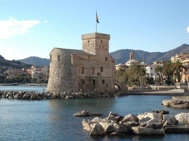 Locale commerciale/Negozio in Affitto a Rapallo