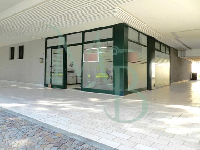 Locale commerciale/Negozio in Affitto a Rubano