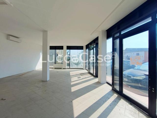 Locale commerciale/Negozio in Affitto a San Giuliano Terme