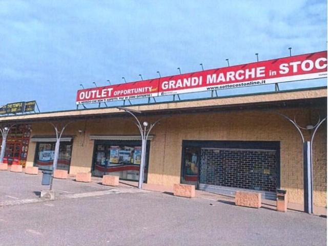 Locale commerciale/Negozio in Vendita a Torricella Verzate