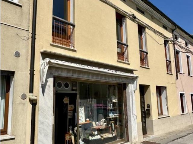 Locale commerciale/Negozio in Vendita a Battaglia Terme