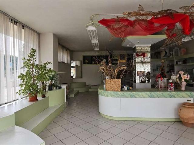 Locale commerciale/Negozio in Vendita a Deruta