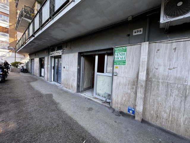 Locale commerciale/Negozio in Vendita a Napoli