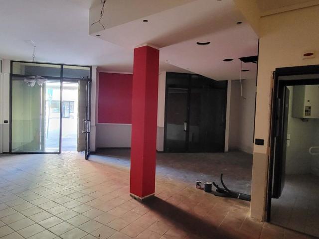 Locale commerciale/Negozio in Vendita a Reggio nell'Emilia