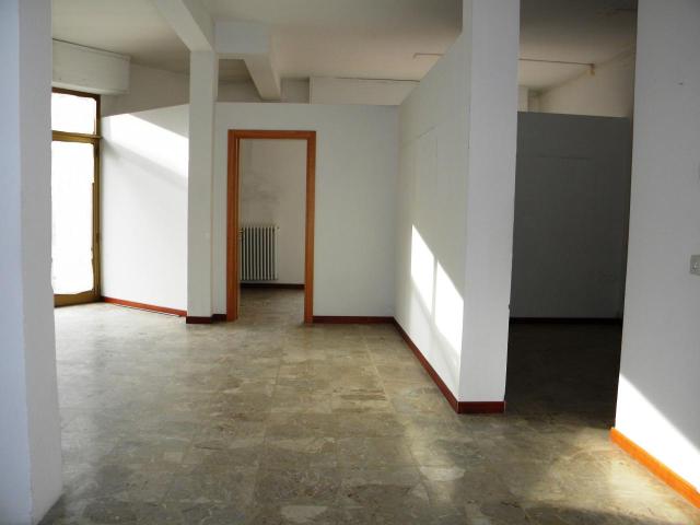 Locale commerciale/Negozio in Vendita a San Giovanni Valdarno