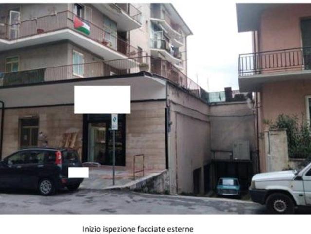 LOCALE A DESTINAZIONE COMMERCIALE