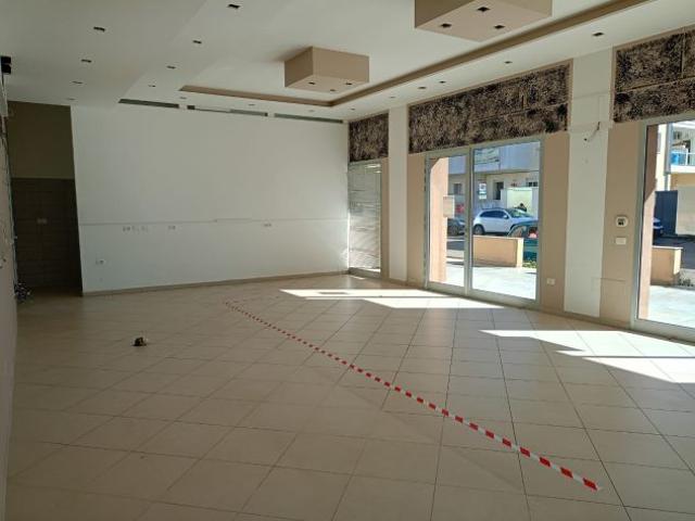 LOCALE AD ANGOLO SU VIA GALLIPOLI