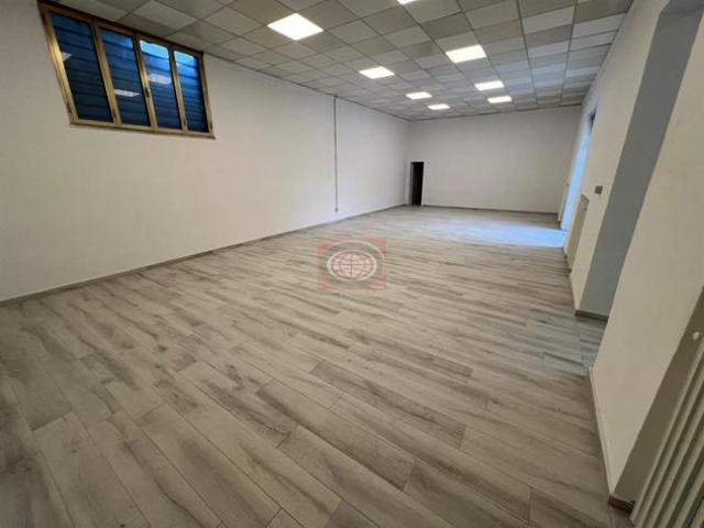 Locale ad uso magazzino con corte privata