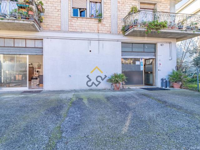 Locale artigianale/laboratorio in vendita a Monteprandone, Centobuchi
