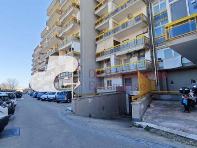 LOCALE AUTORIMESSA