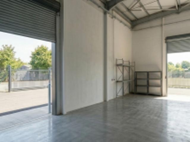 Locale deposito 130 metri
