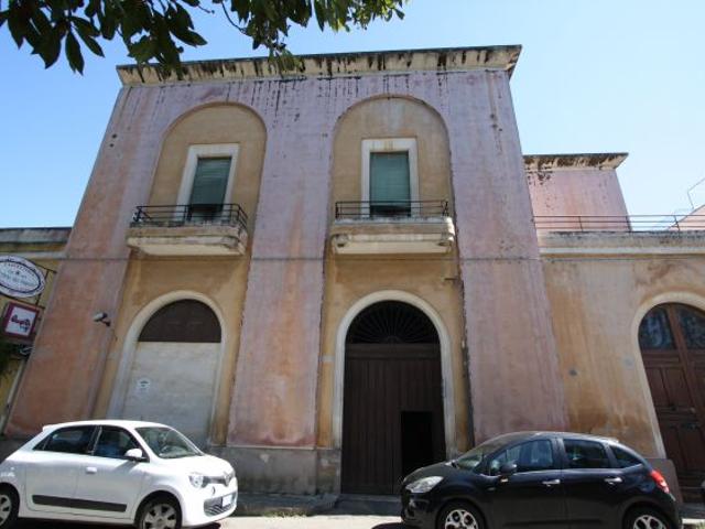 Locale di ampia metratura con volte a stella