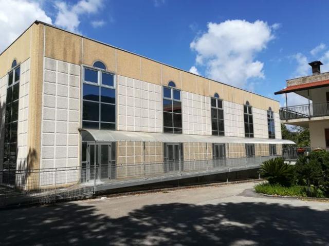 Locale di ampie dimensioni